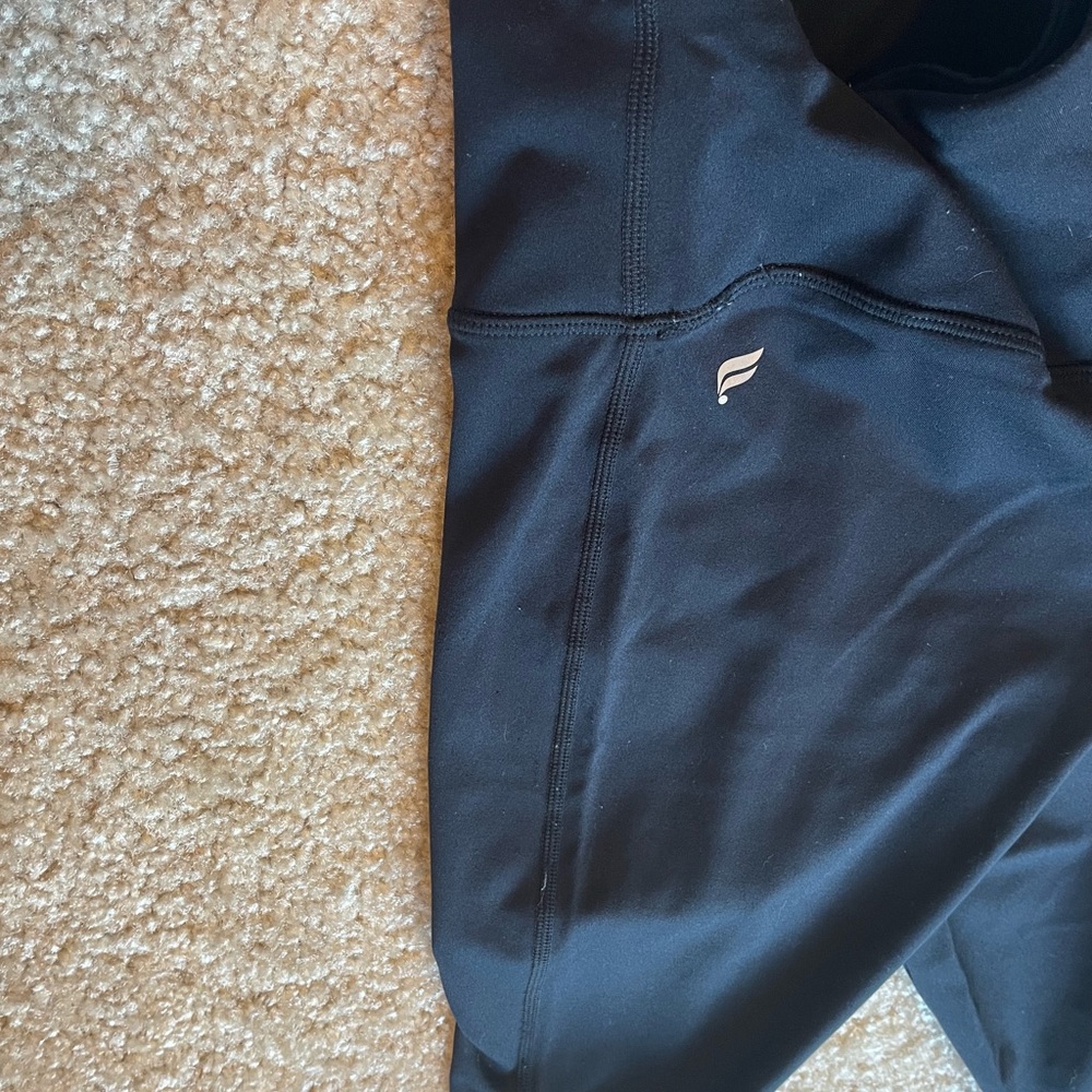 Black leggings (Motion 365 Fabletics)